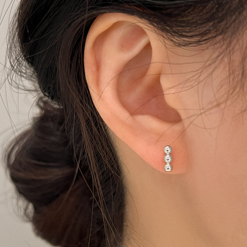 TRI DOT BAR STUD EARRINGS