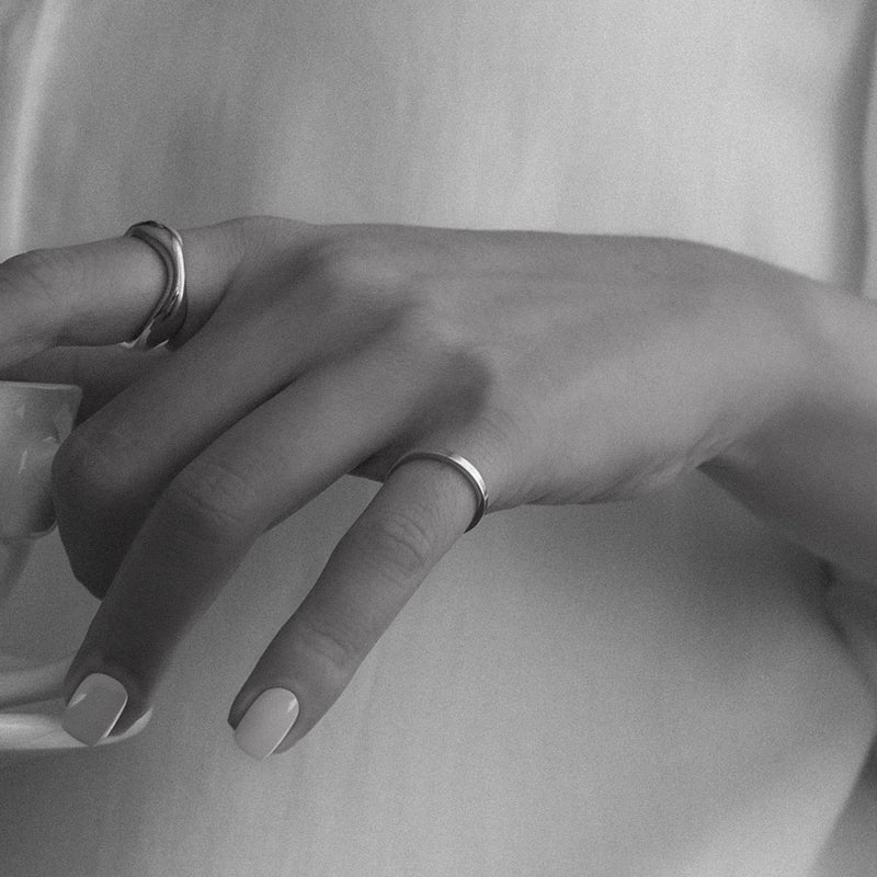 Delicate sterling silver ring with a classic flat design and high-shine finish. Thin yet structured for daily wear.