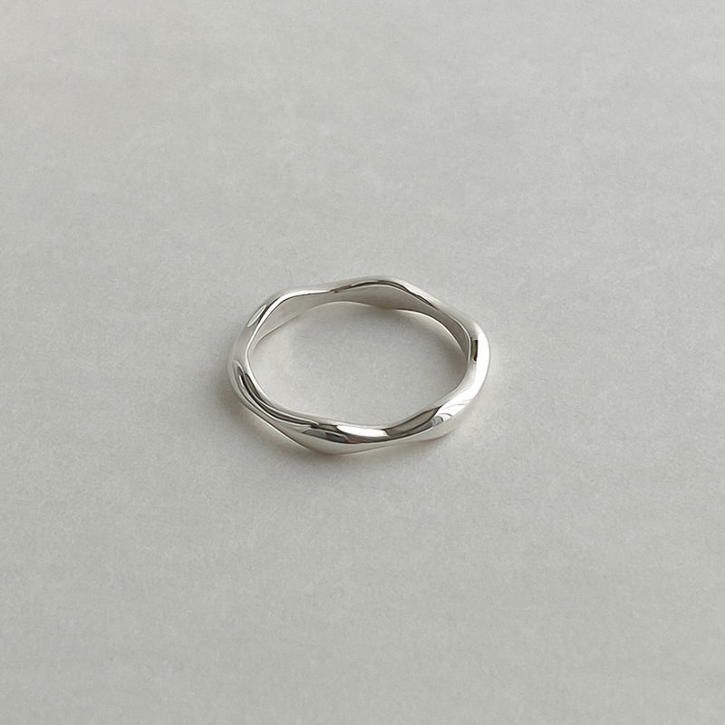 FLUID WAVE STACKING RING