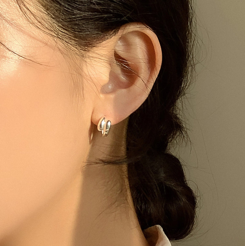 Handcrafted sterling silver earrings featuring two rounded teardrop domes per hoop. The compact, chunky design delivers impact while maintaining everyday wearability. A perfect blend of volume, shine, and sculptural style.