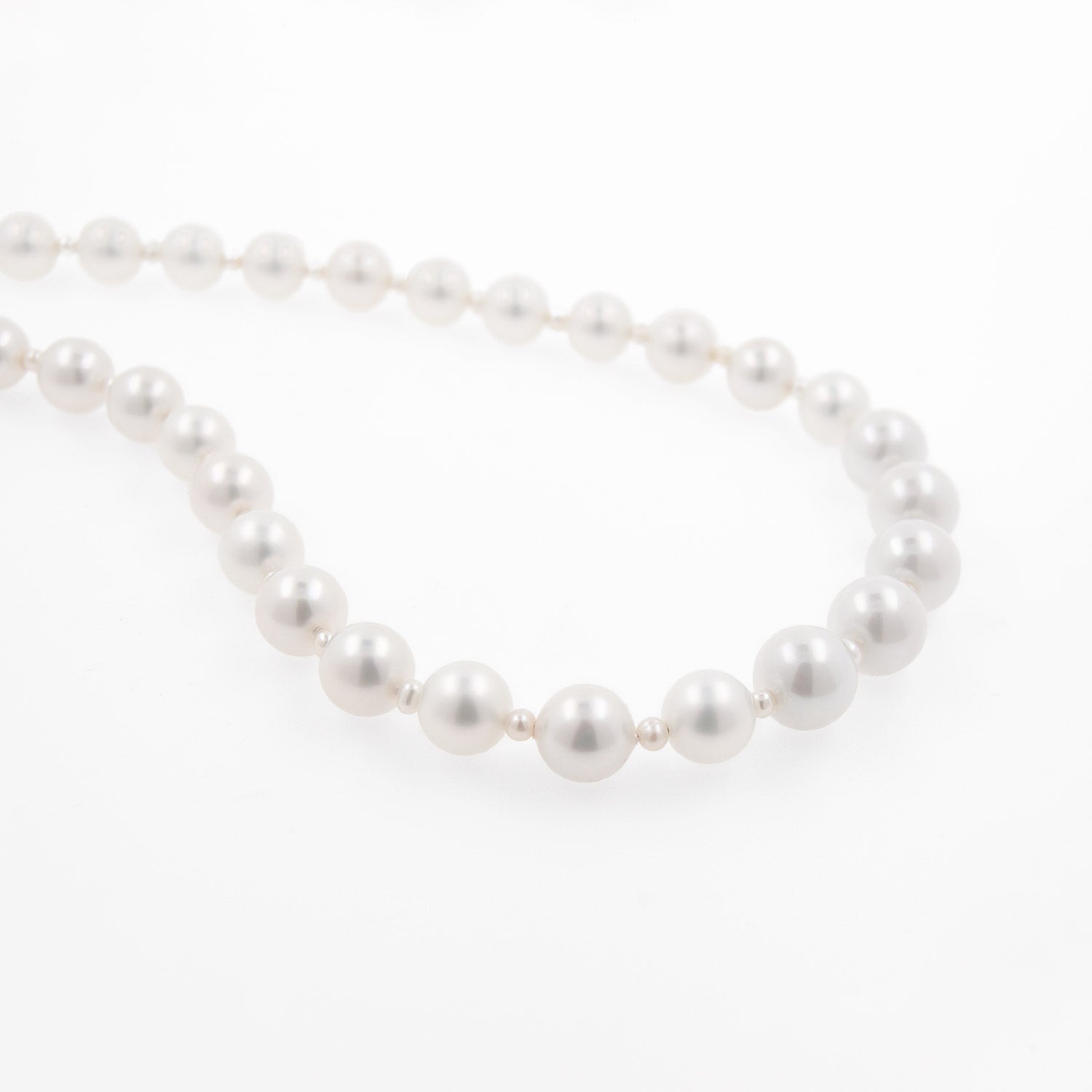 Coral Clasp Classic Pearl Necklace | Jewellery | Côté Caché